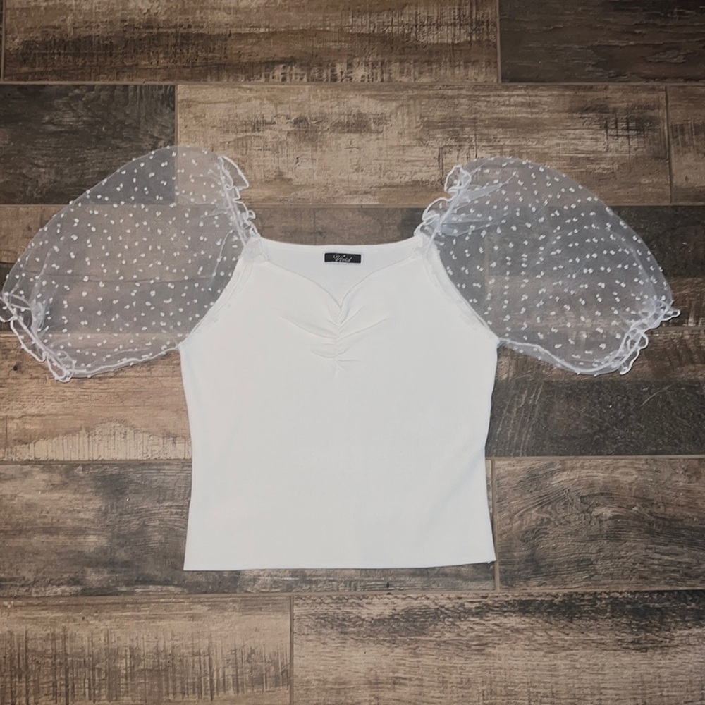 Vivid white top with puff sleeves